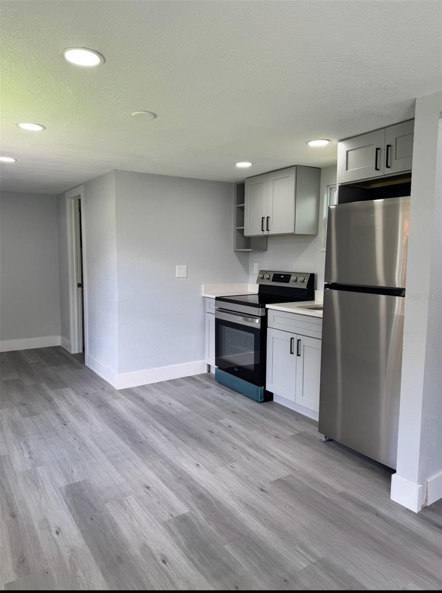 LEISURE LAKES - Residential Income