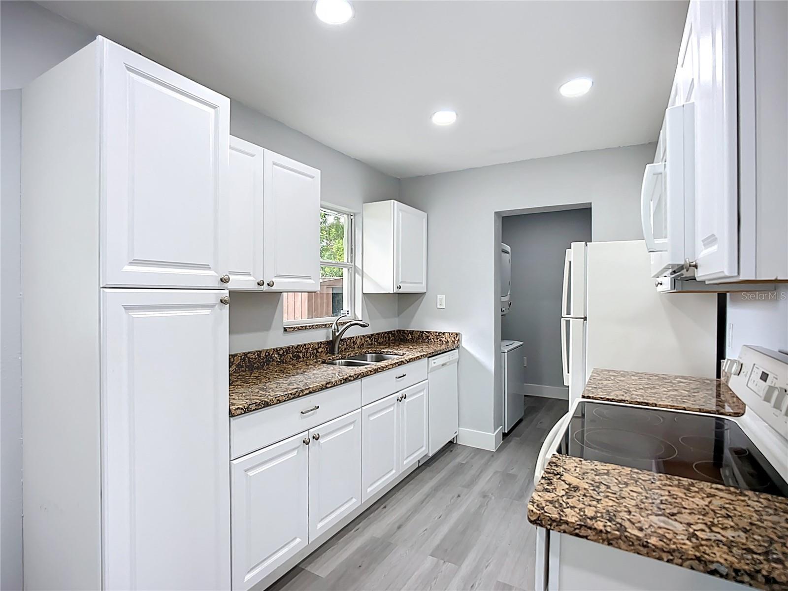 LEISURE LAKES - Residential Income