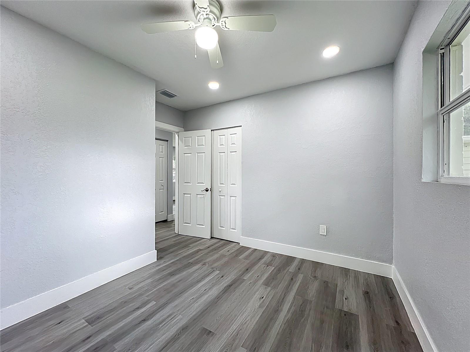 LEISURE LAKES - Residential Income