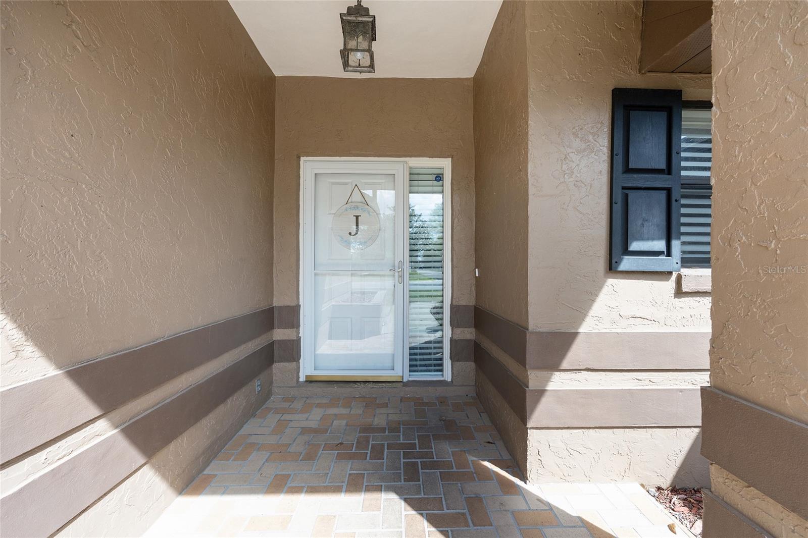 COUNTRY ESTATE - Residential