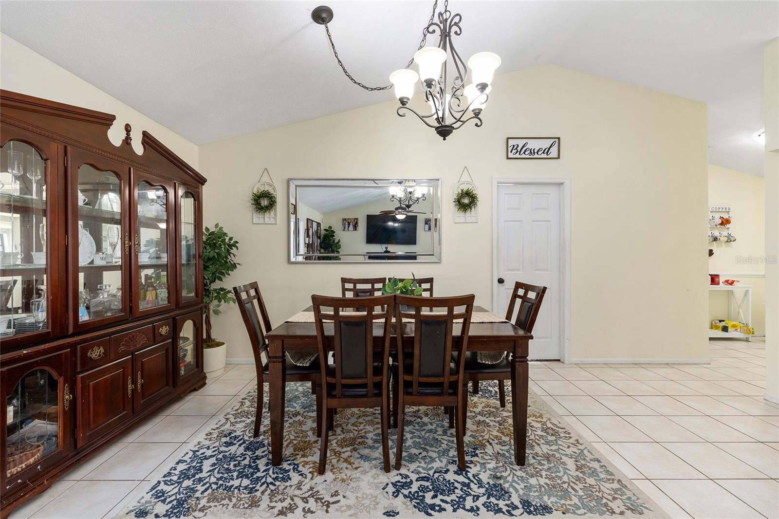 COUNTRY ESTATE - Residential