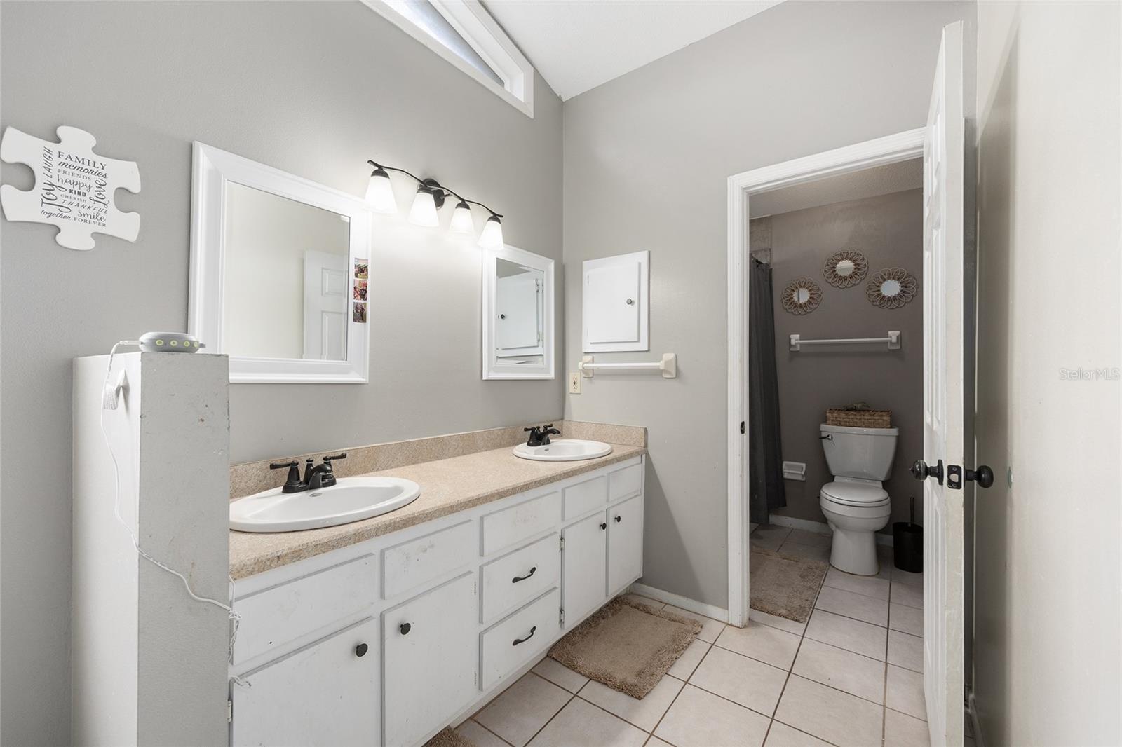 COUNTRY ESTATE - Residential