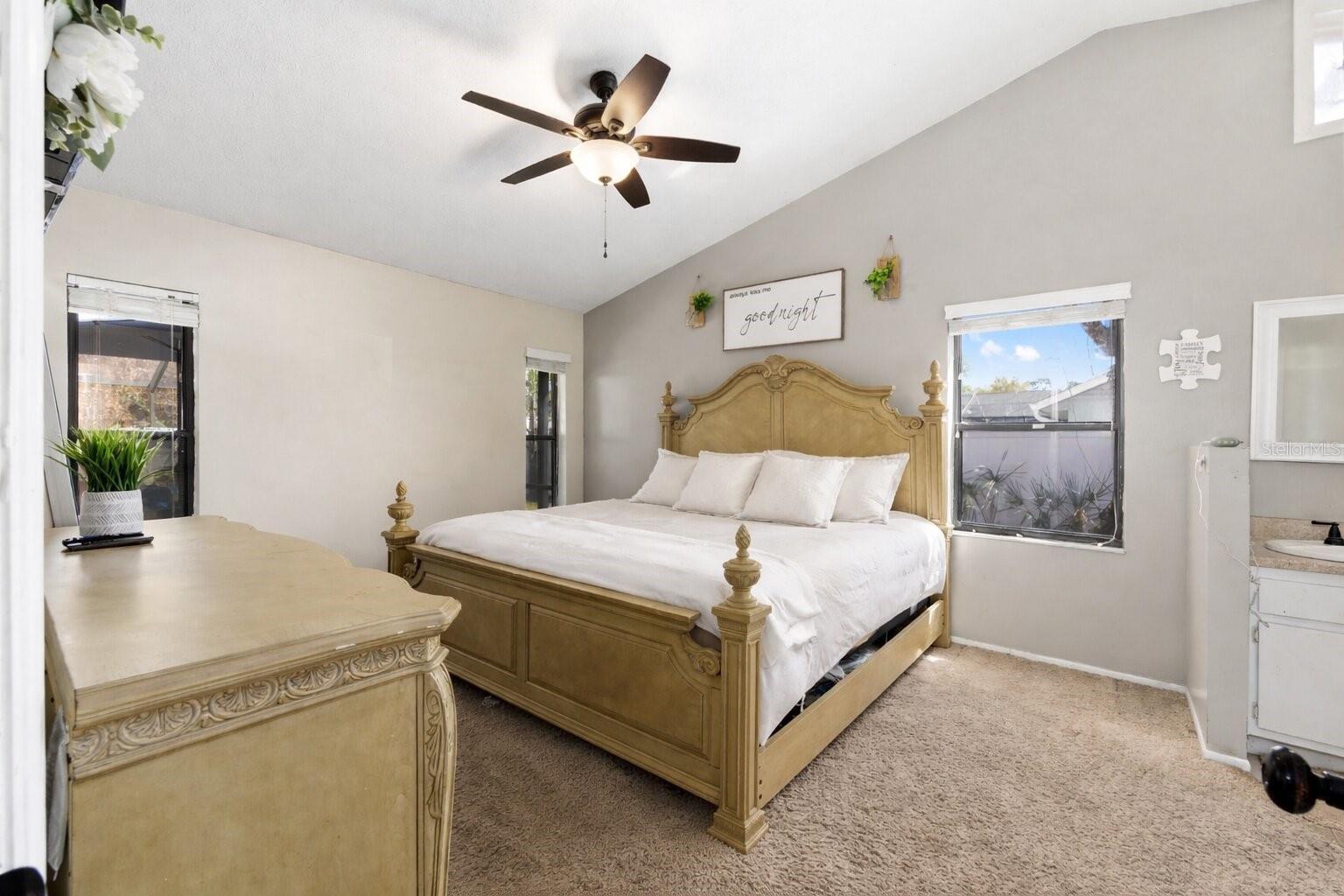 COUNTRY ESTATE - Residential