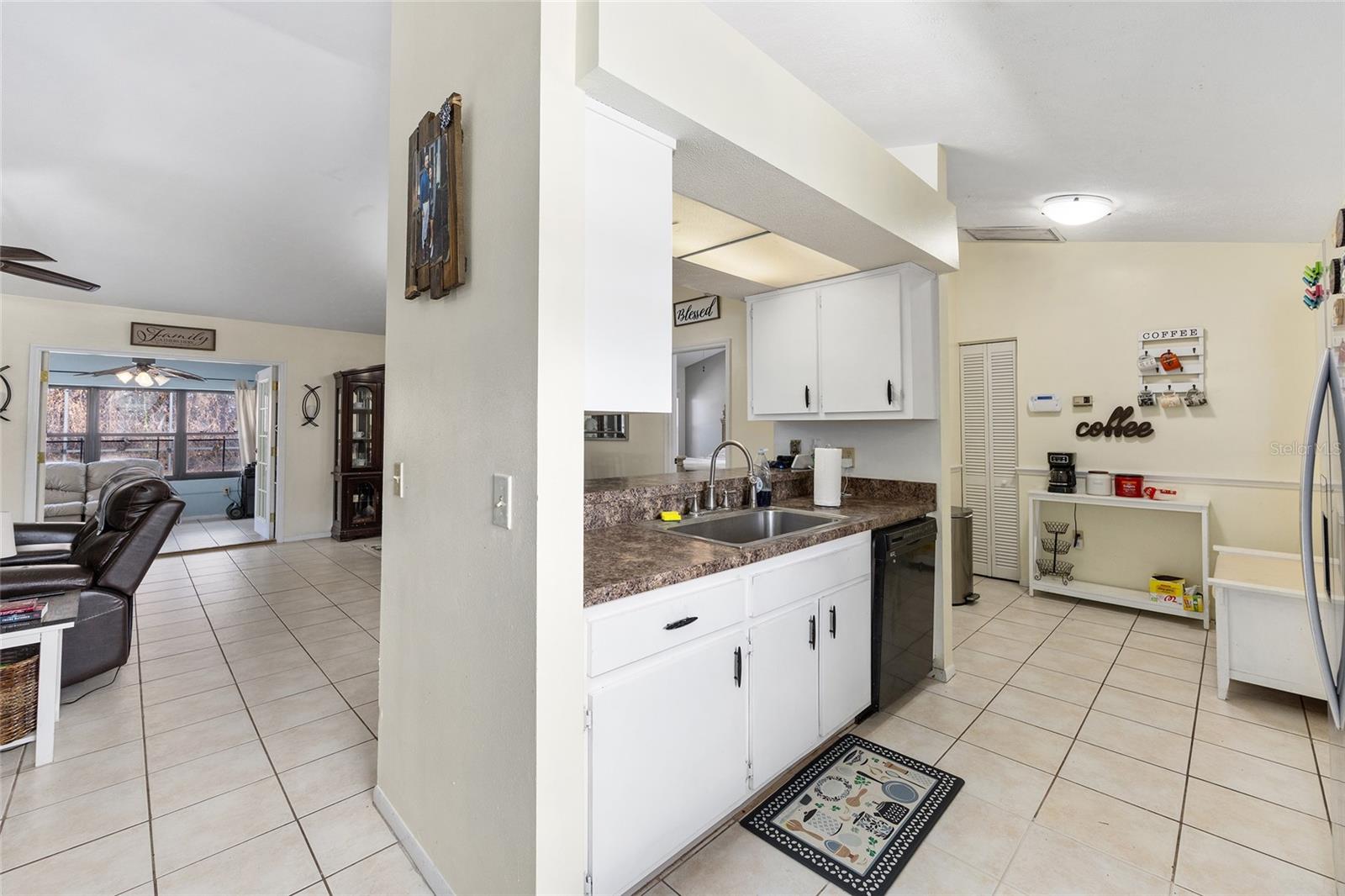 COUNTRY ESTATE - Residential