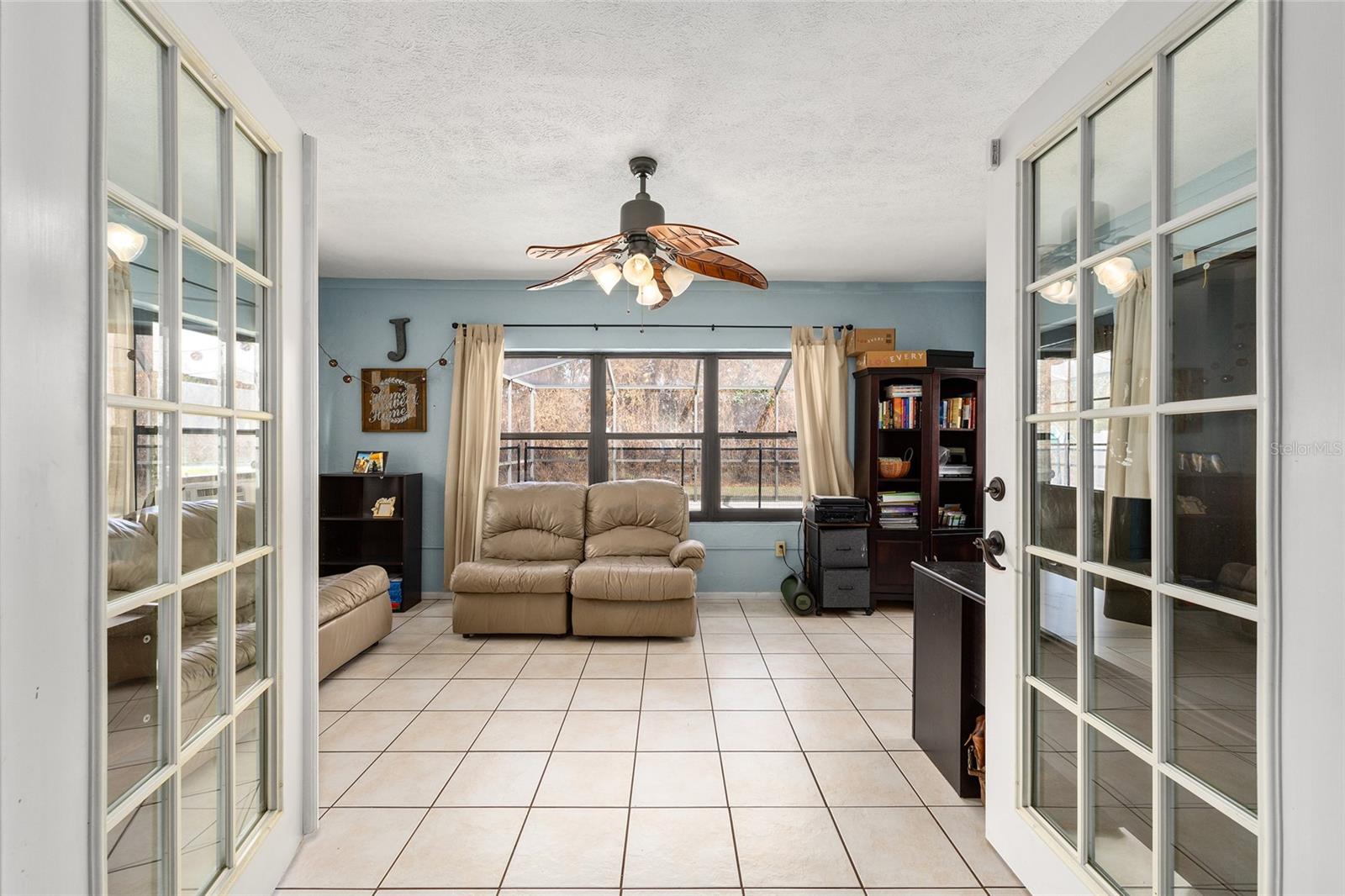 COUNTRY ESTATE - Residential