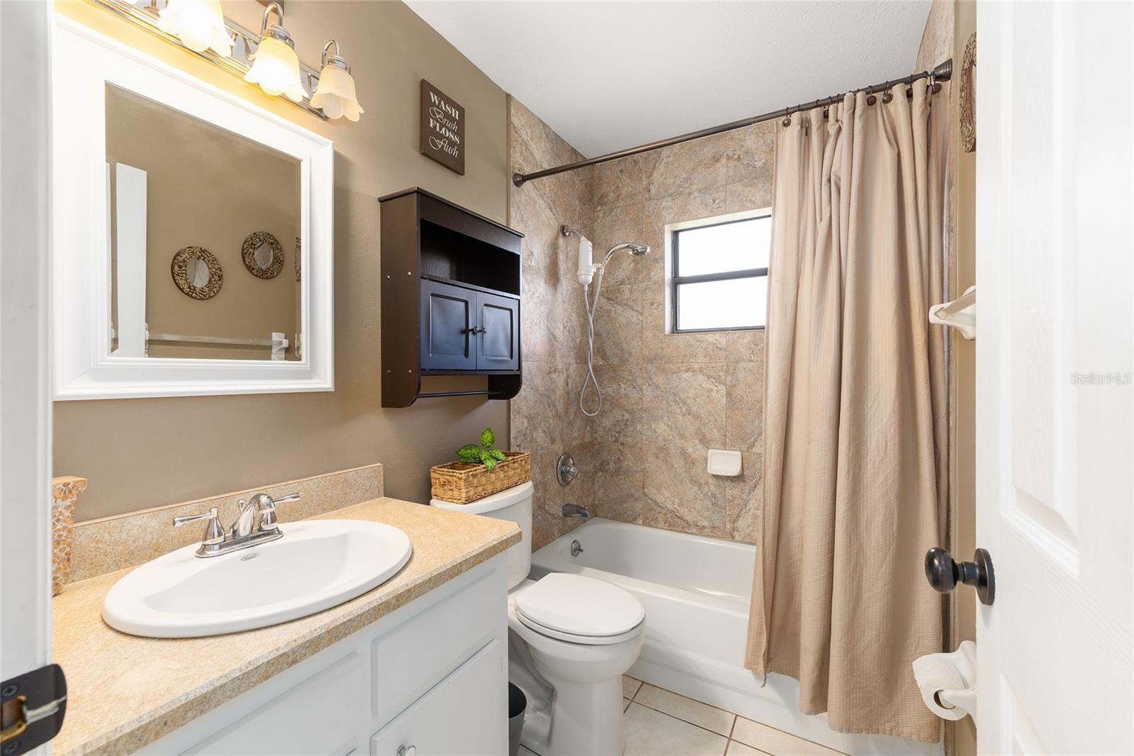 COUNTRY ESTATE - Residential