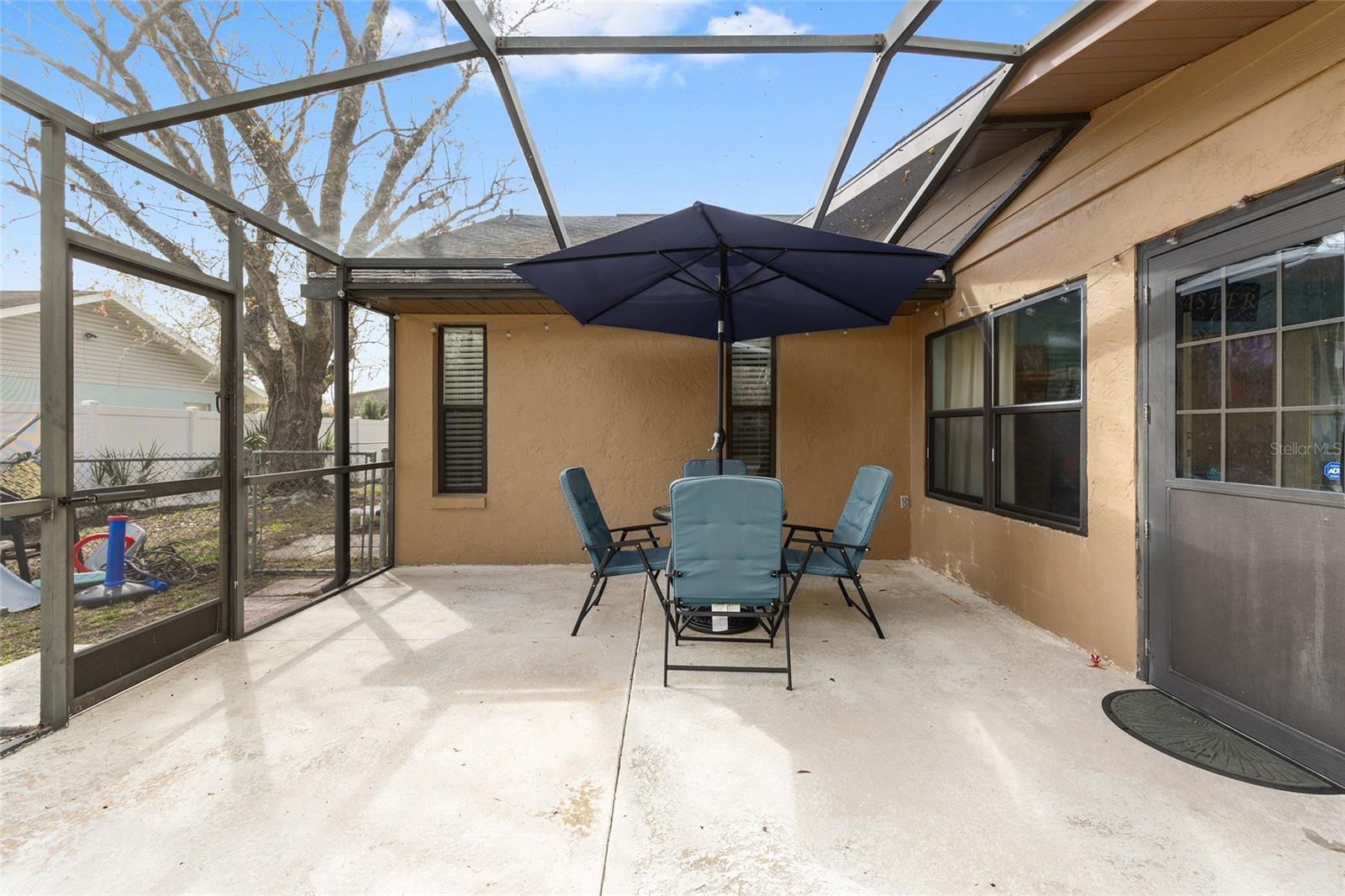 COUNTRY ESTATE - Residential