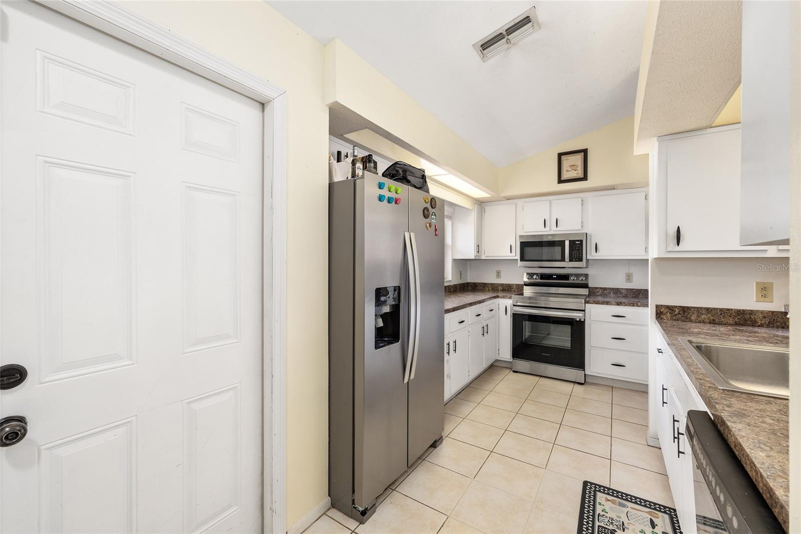 COUNTRY ESTATE - Residential