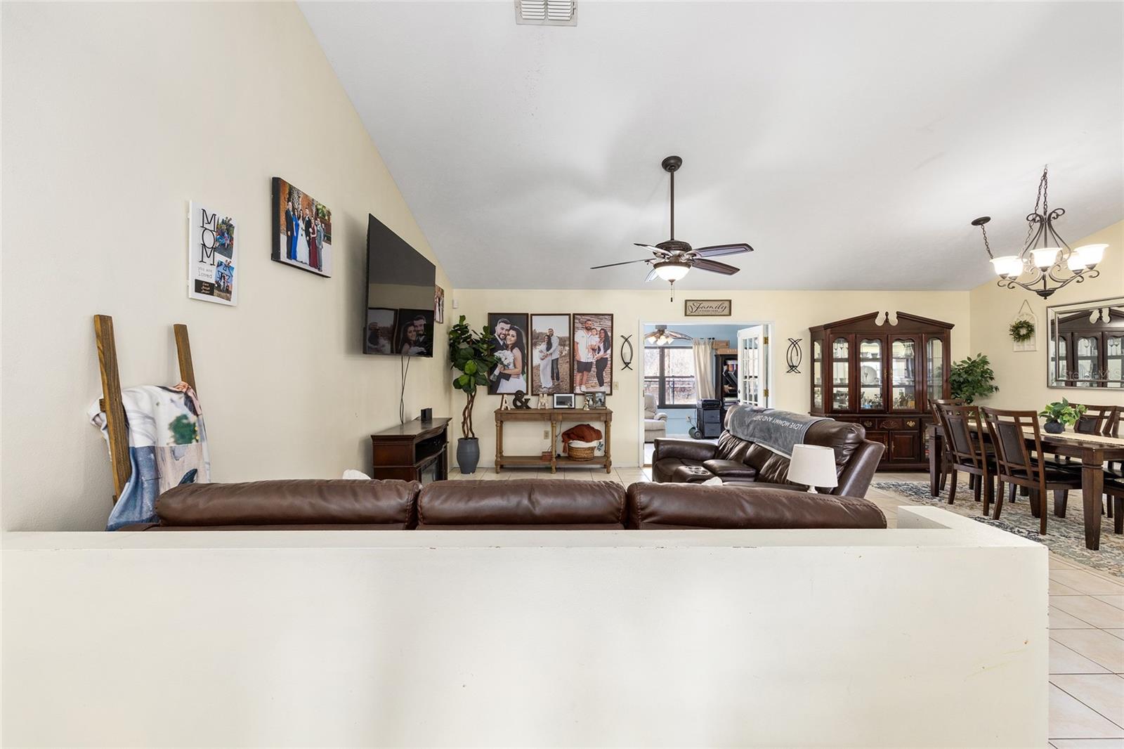 COUNTRY ESTATE - Residential