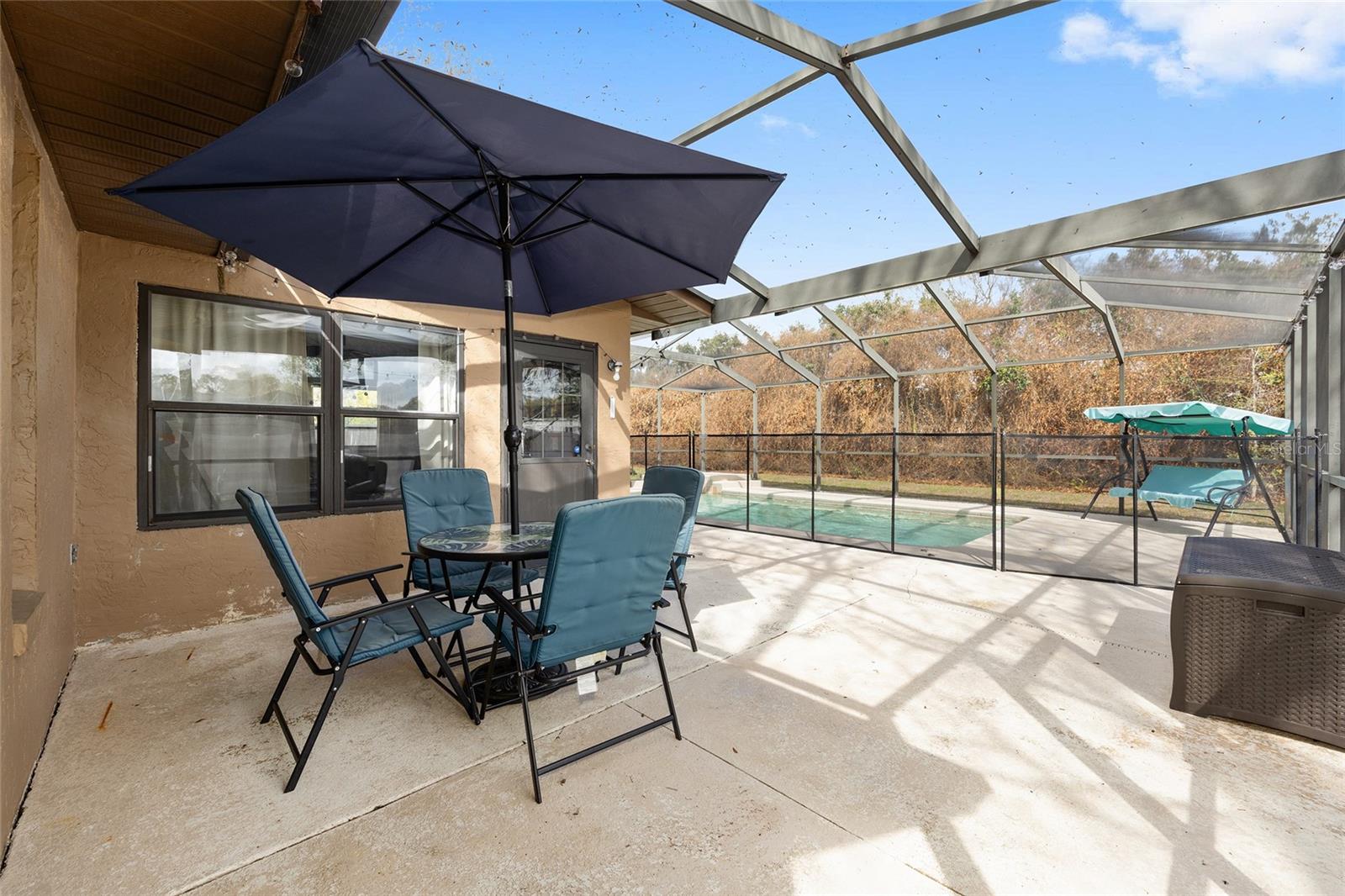 COUNTRY ESTATE - Residential