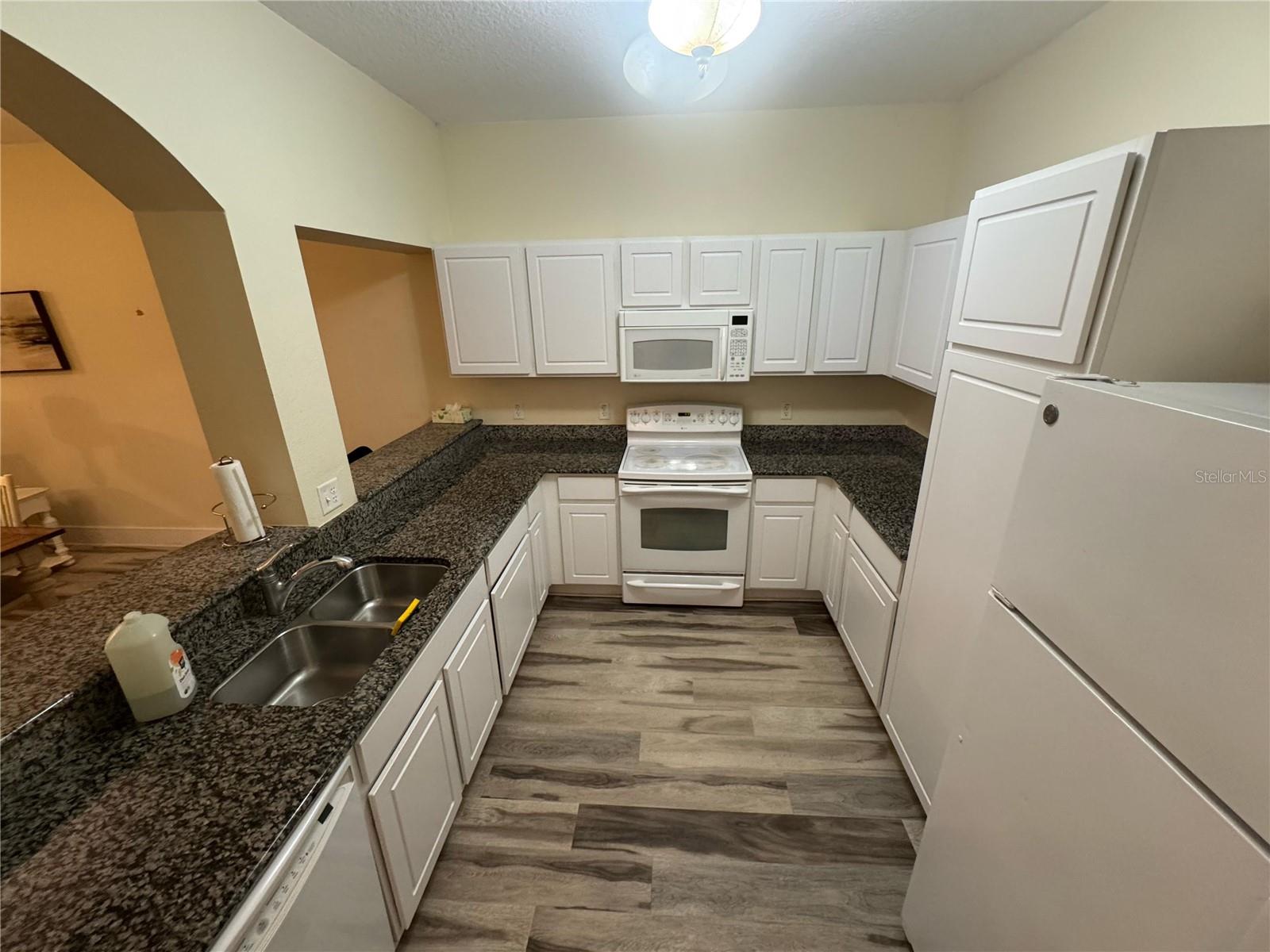 OLDSMAR GALLERIA CONDO - Residential Lease