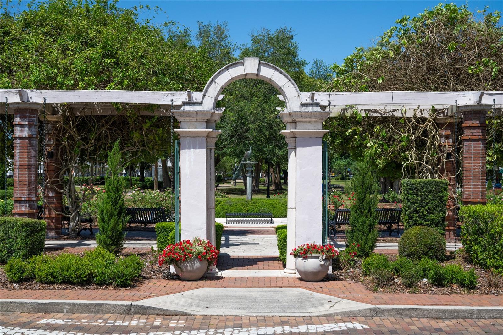 ELLNO WILLO - Residential