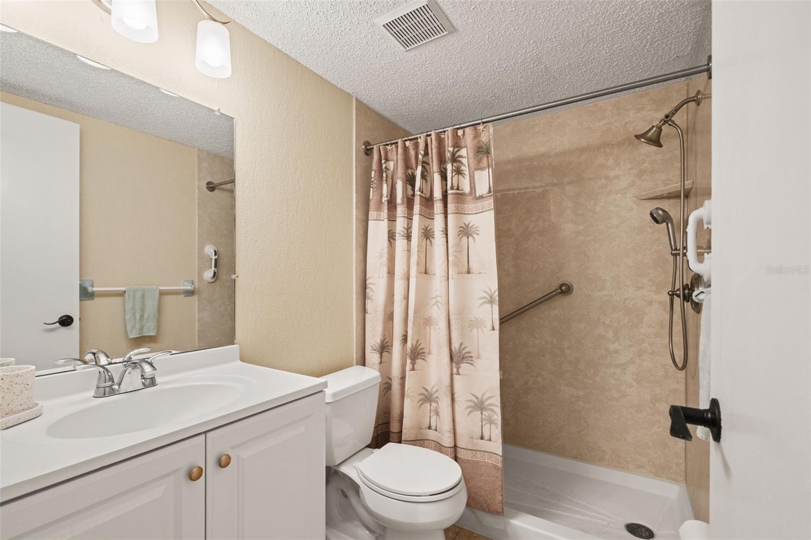 BEACON LAKES CONDO 05 - Residential