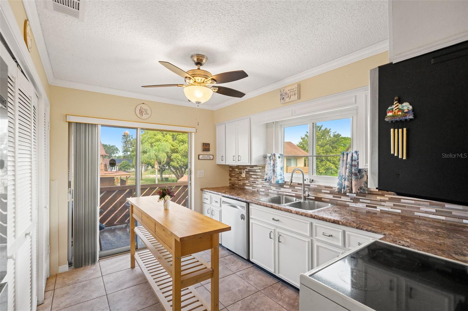 BEACON LAKES CONDO 05 - Residential