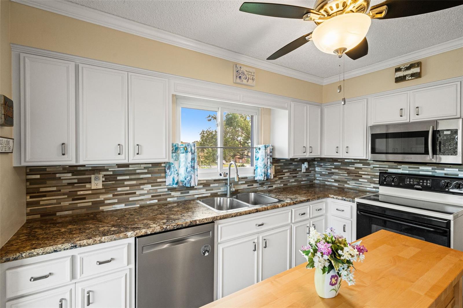 BEACON LAKES CONDO 05 - Residential