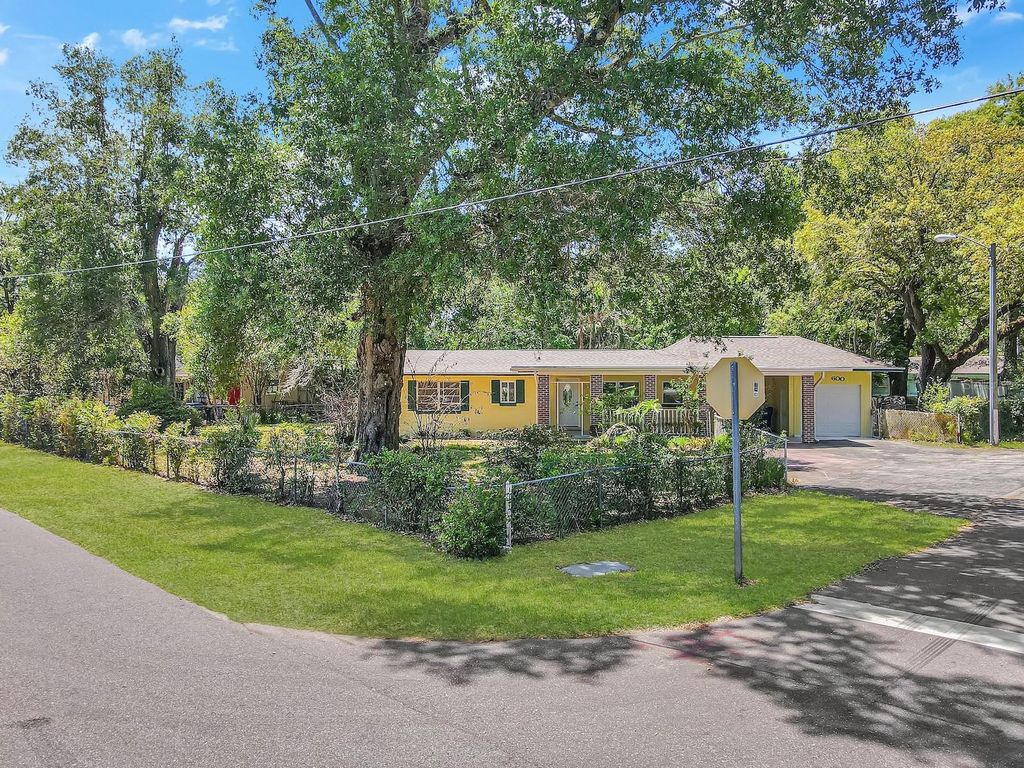 Photo of 600 S Montgomery Avenue, Deland, FL 32720 (MLS # O6400501)