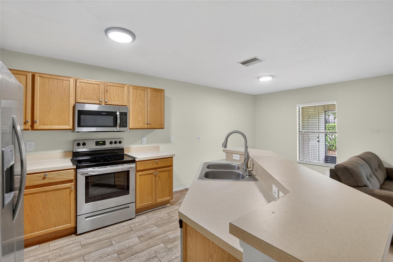 EDGEWATER AT LAKE BRANDON - Residential