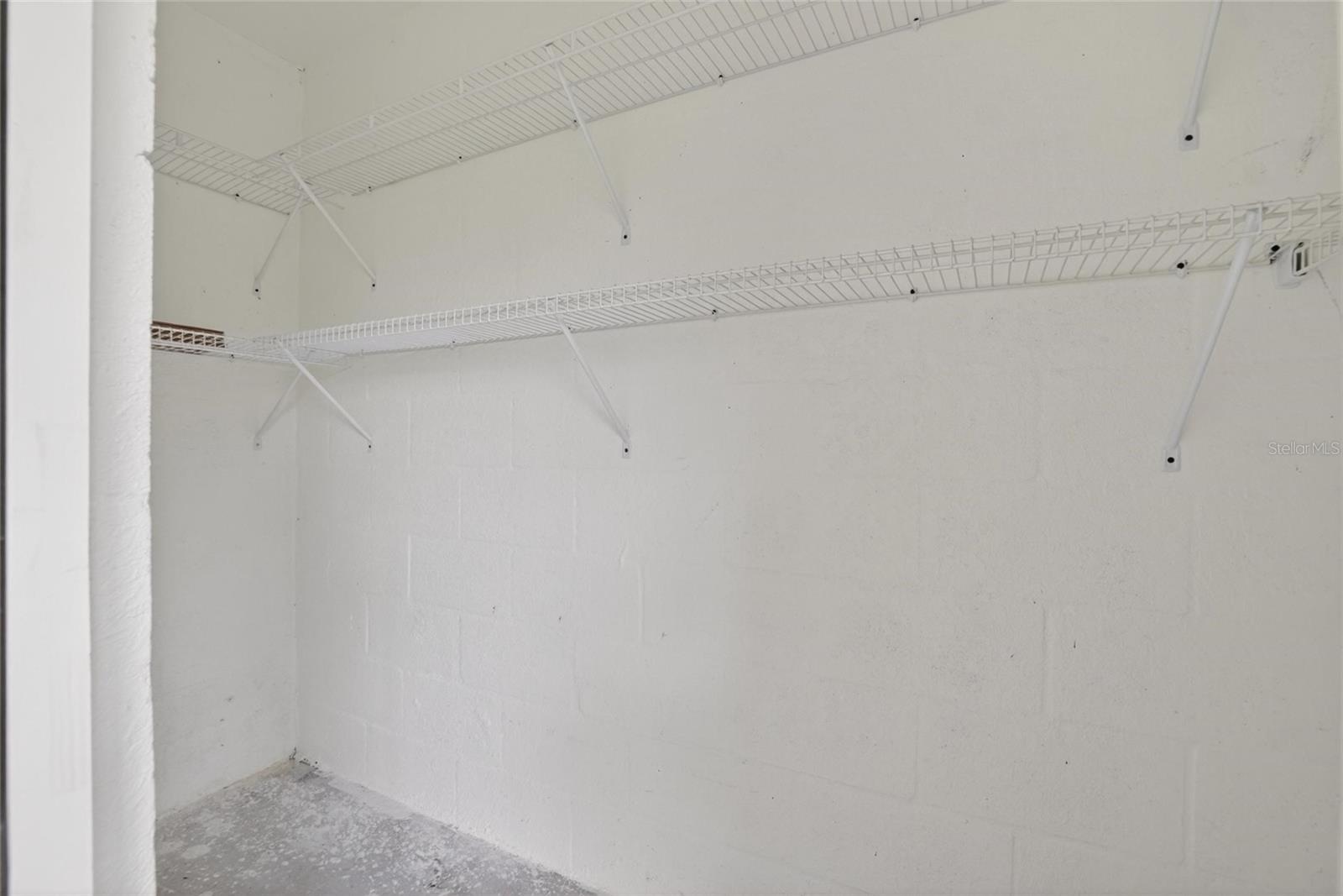 EDGEWATER AT LAKE BRANDON - Residential