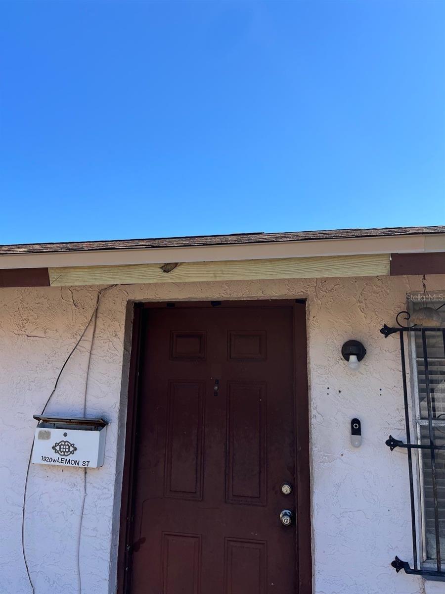 Cute 2 Bedroom 1 Bath Duplex Apartment Central Heat and Air Conditioning, 1 Reserved Parking Space, Utility Room with Washer and Dryer Connections, Range and Refrigerator Located between 275 and Kennedy Blvd , No Pets Please Call Your Realtor Today for your Private Showing !