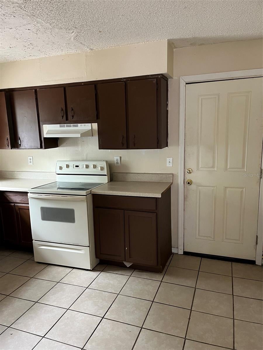 Photo of 1104 Birchwood Court, Leesburg, FL 34748 (MLS # G5118099)