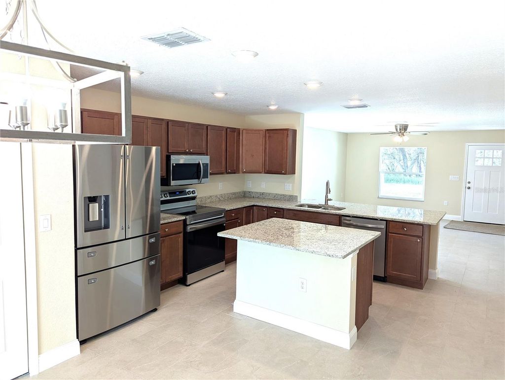 Photo of 6921 Central Avenue, Mulberry, FL 33860 (MLS # O6256570)