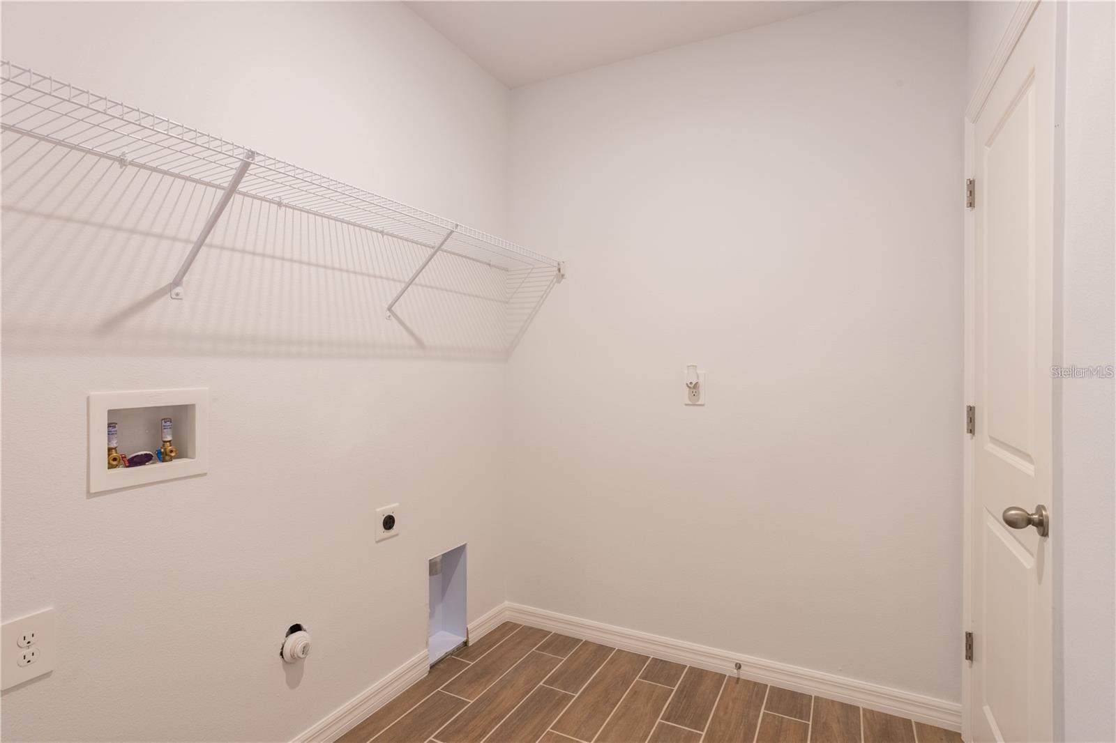 ROTONDA LAKES - Residential