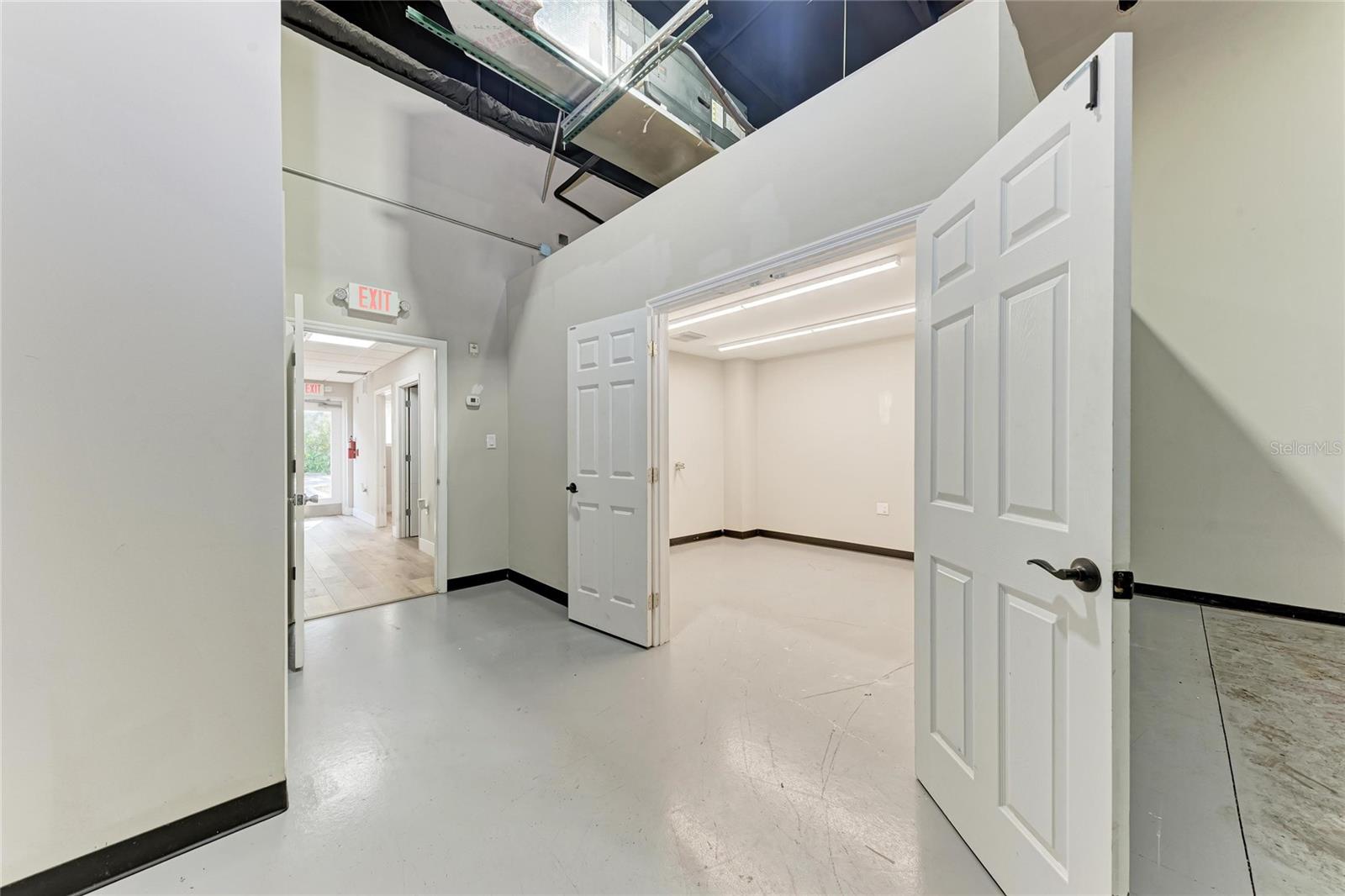 301 COMMERCE CENTER - Commercial Sale