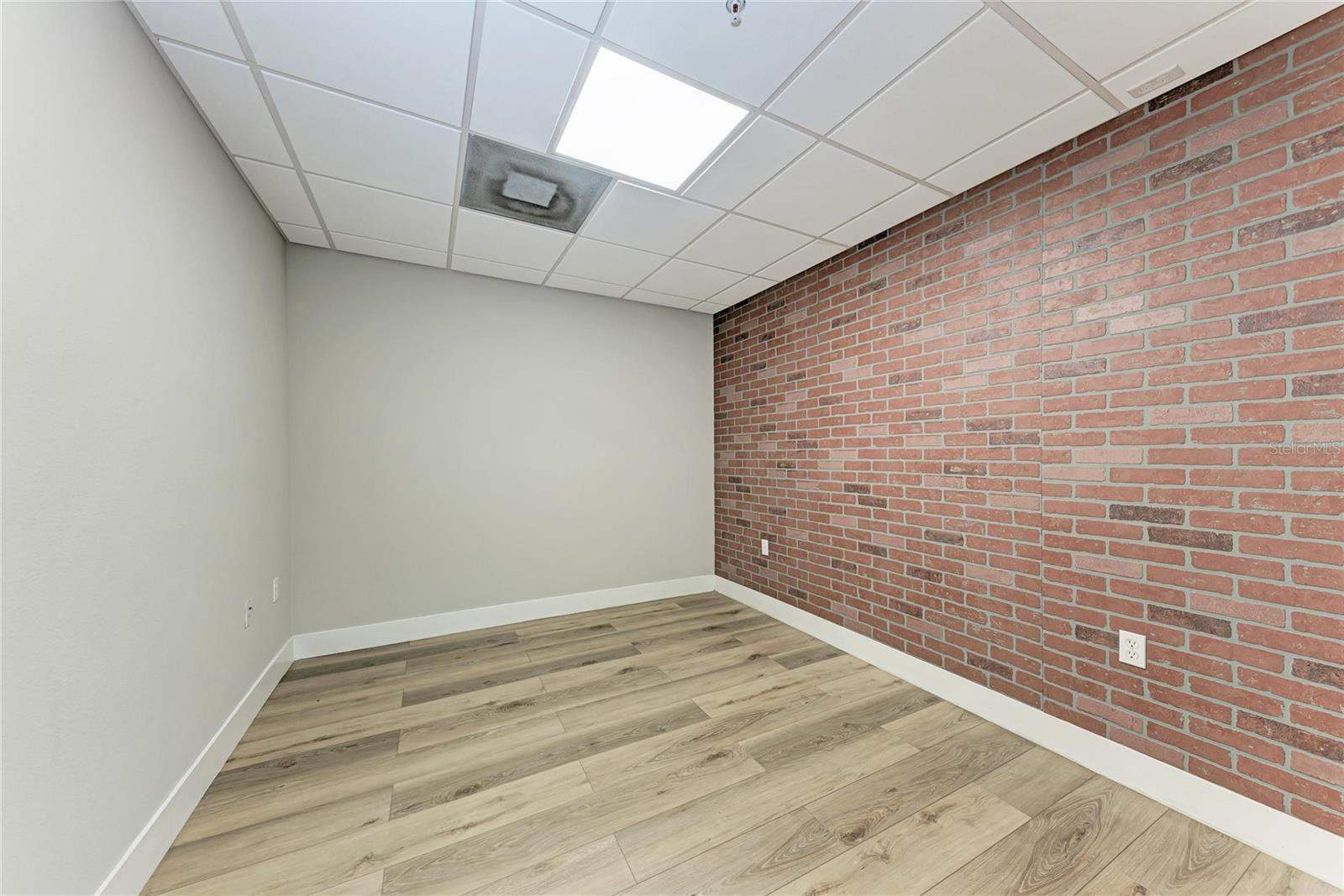 301 COMMERCE CENTER - Commercial Sale