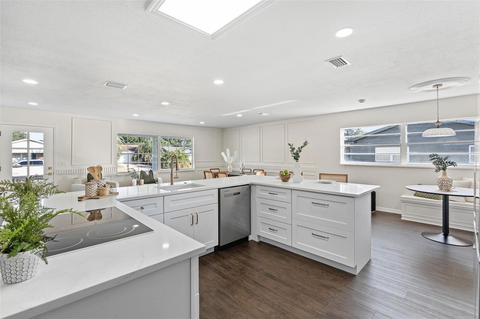 812 ARLINGTON BOULEVARD