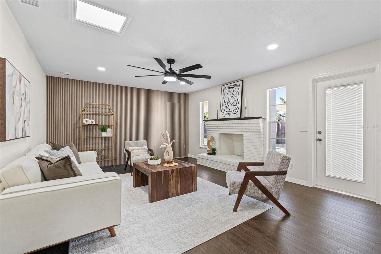 812 ARLINGTON BOULEVARD