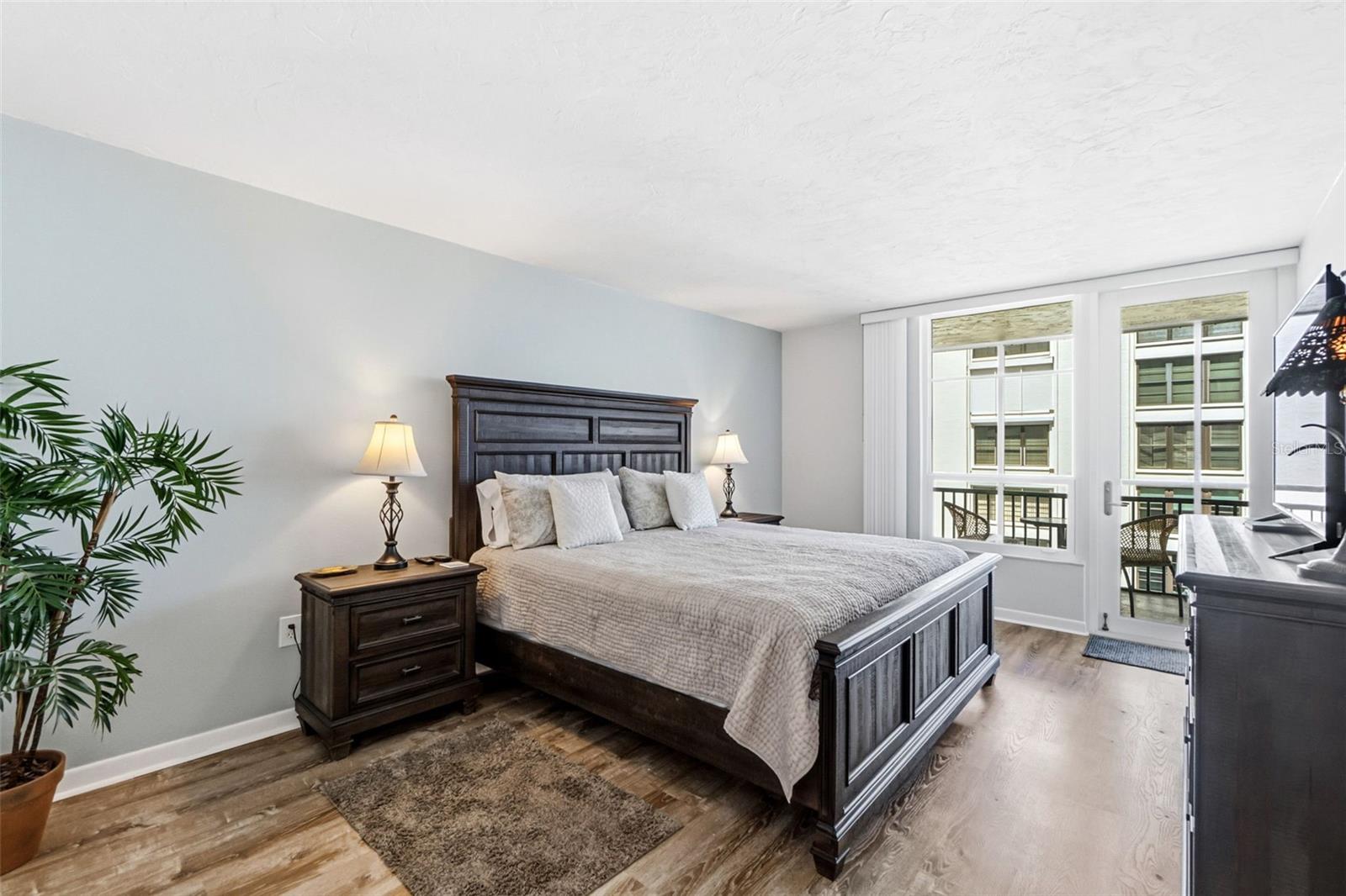 VALENCIA CONDO APTS - Residential