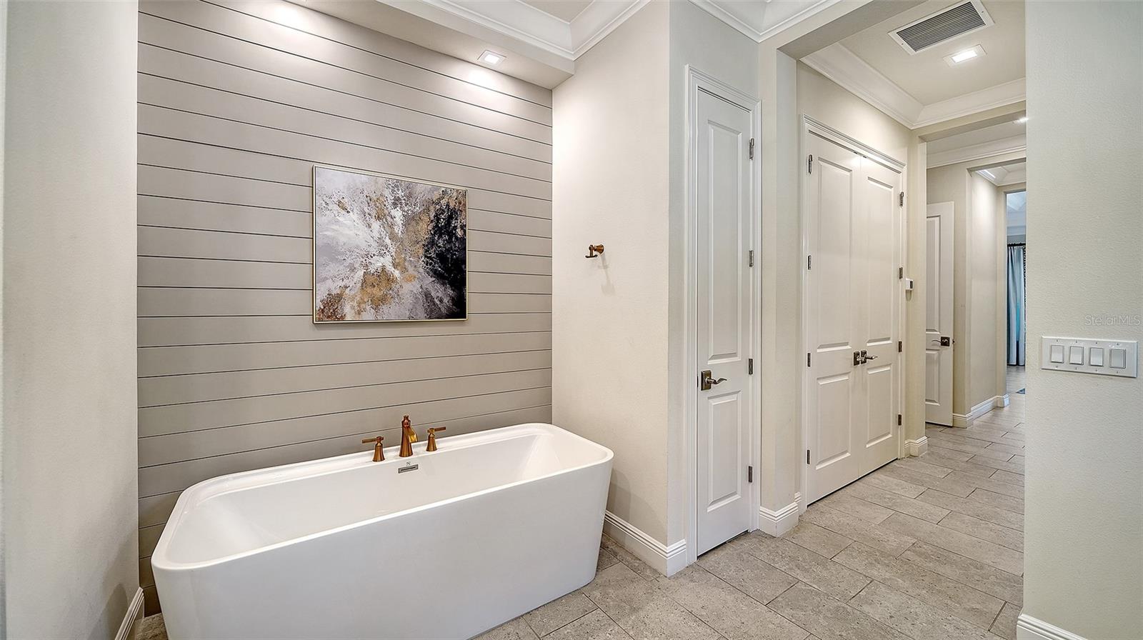 LAKE CLUB PH II - Residential