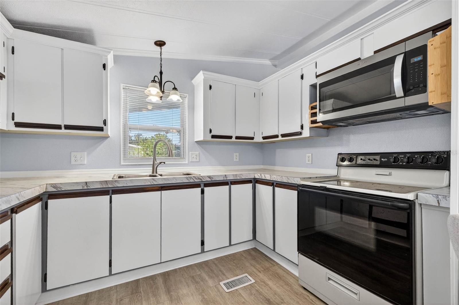 COLONY HILLS COMMUNITY - Residential