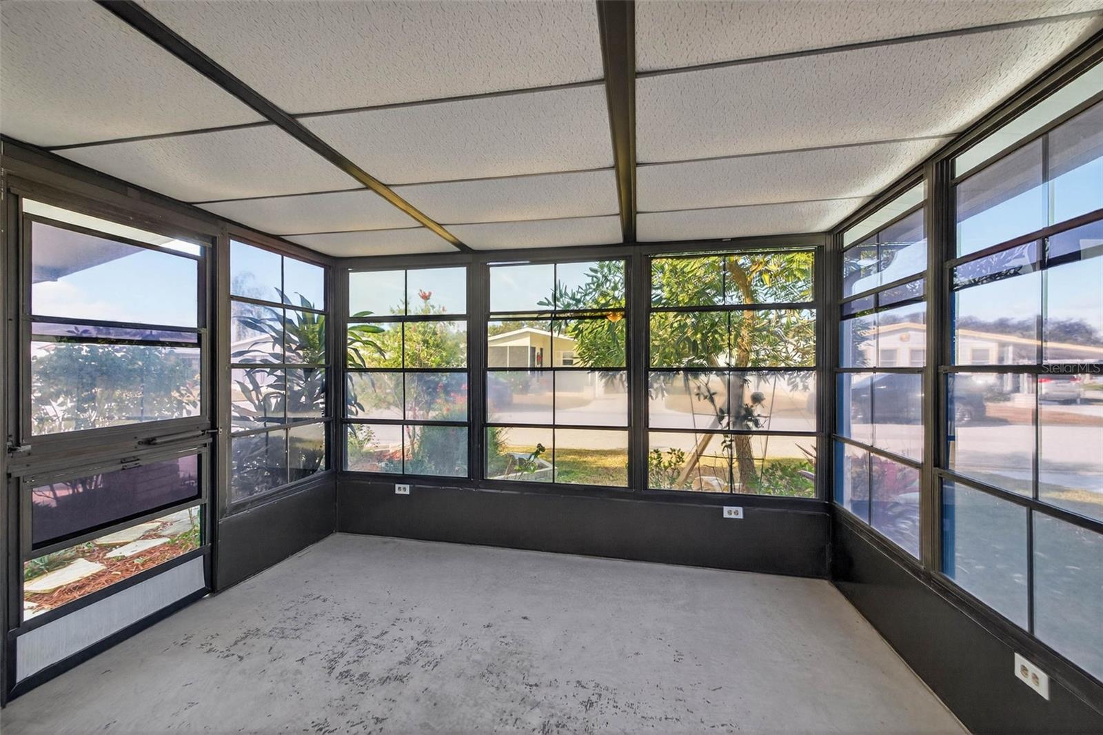 COLONY HILLS COMMUNITY - Residential