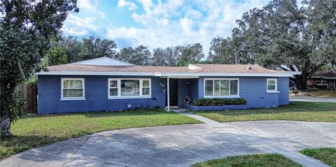 A home in LAKELAND