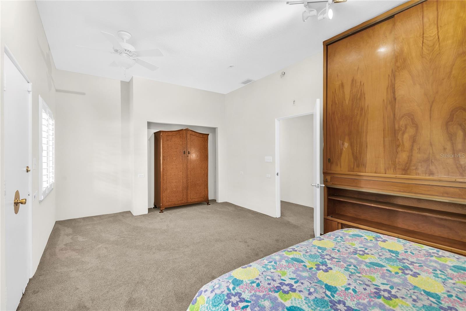 VALENCIA HEIGHTS - Residential