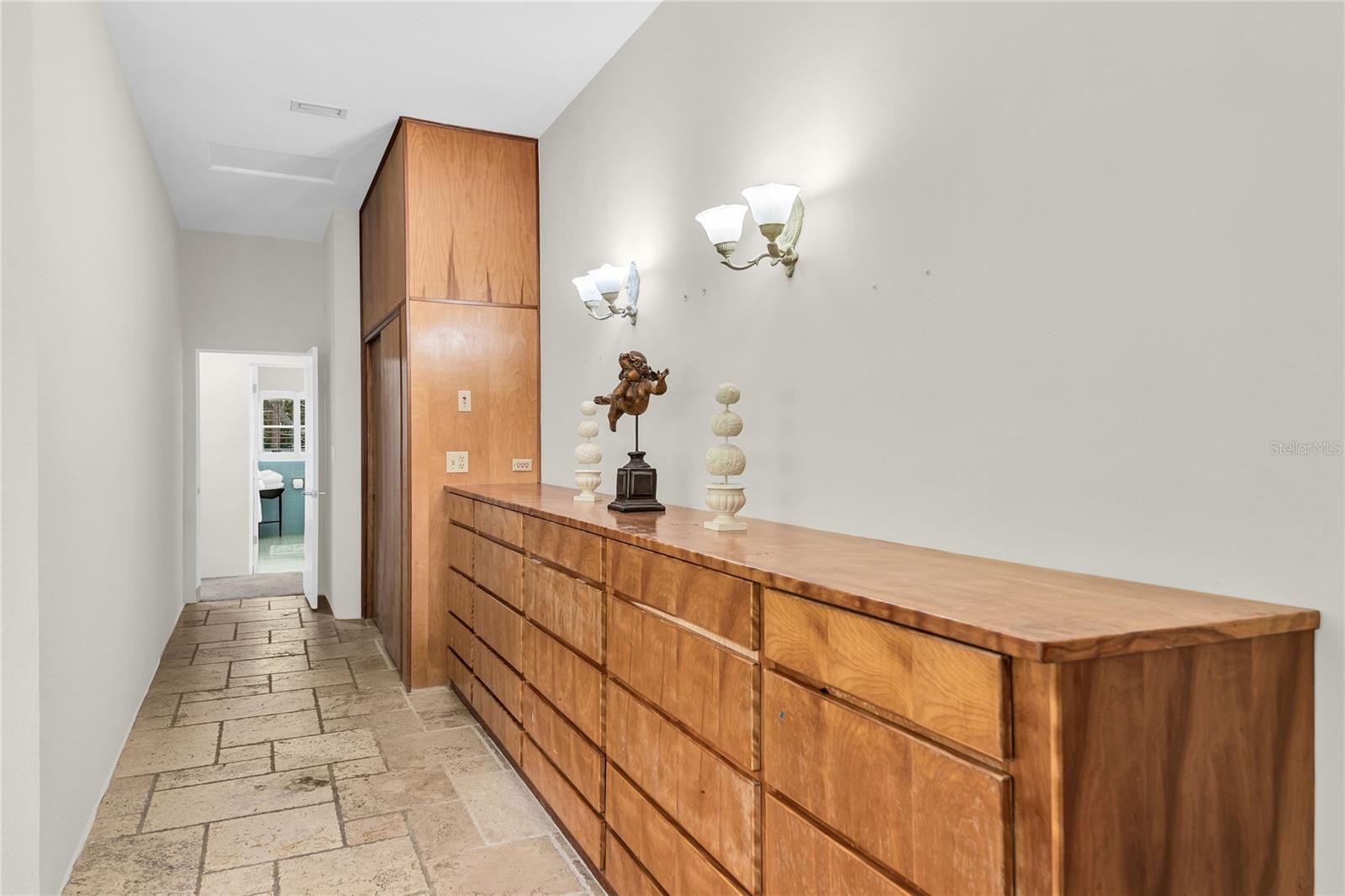 VALENCIA HEIGHTS - Residential