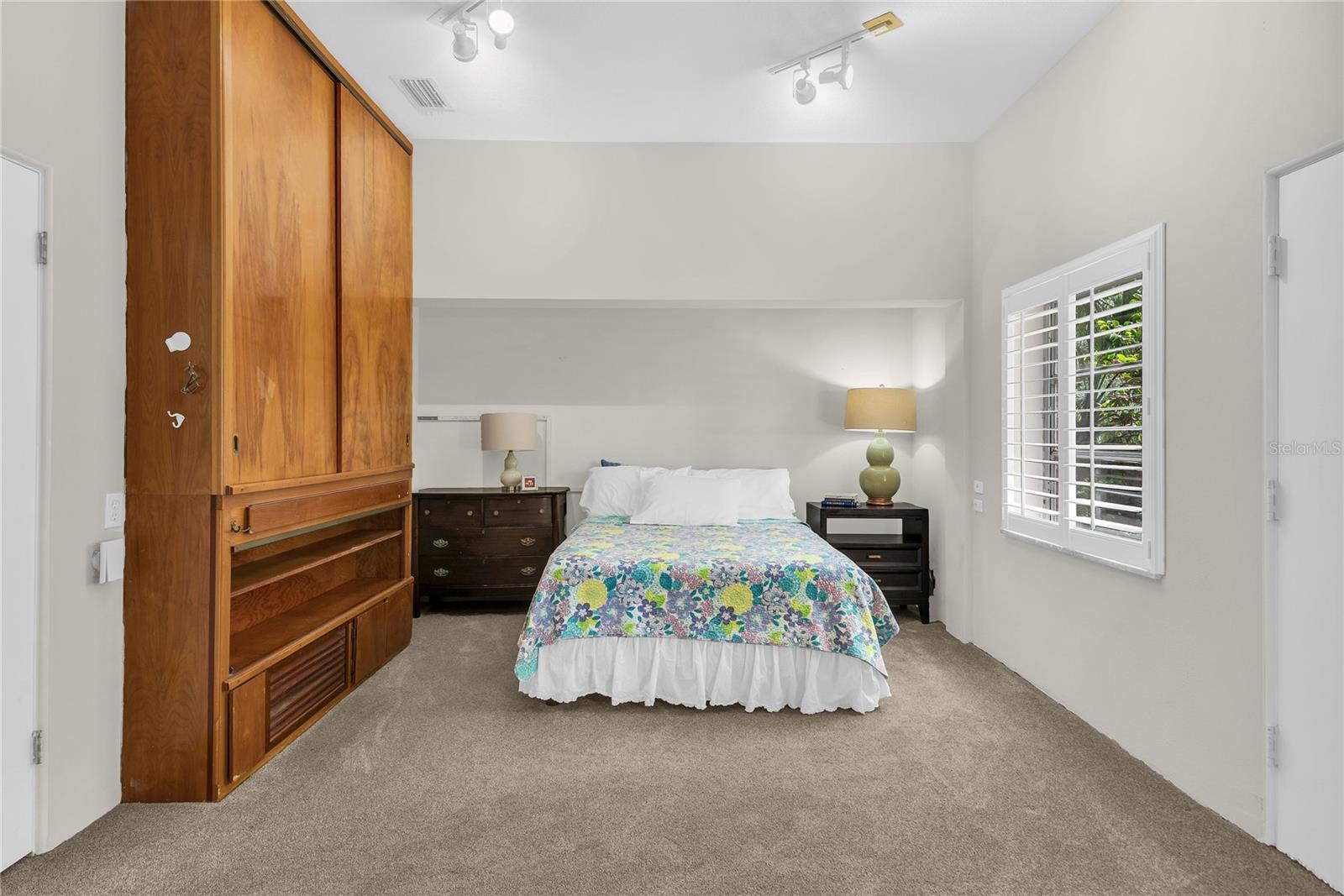 VALENCIA HEIGHTS - Residential