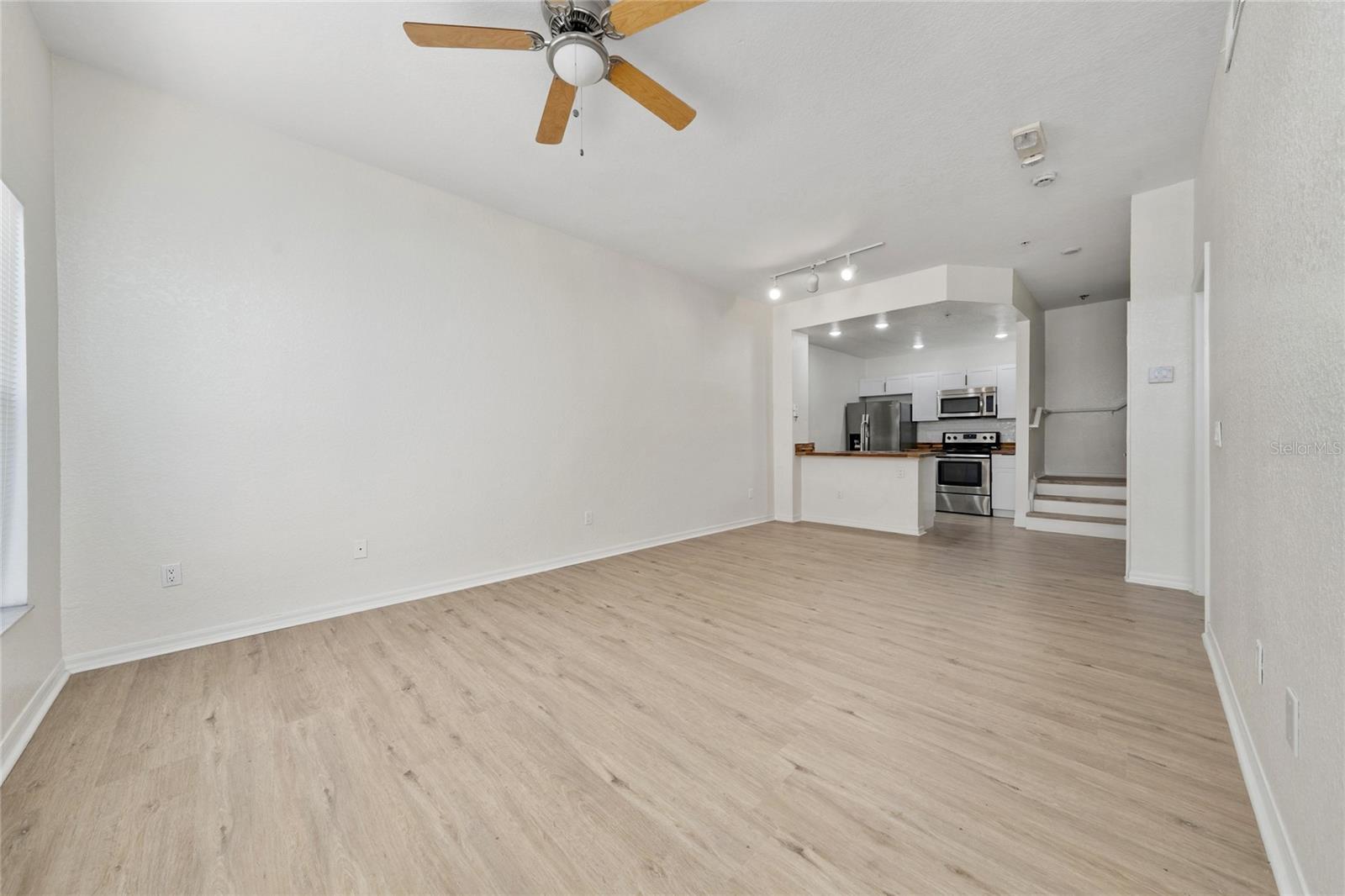 VILLAS AT SEVEN DWARFS LANE CONDO - Residential