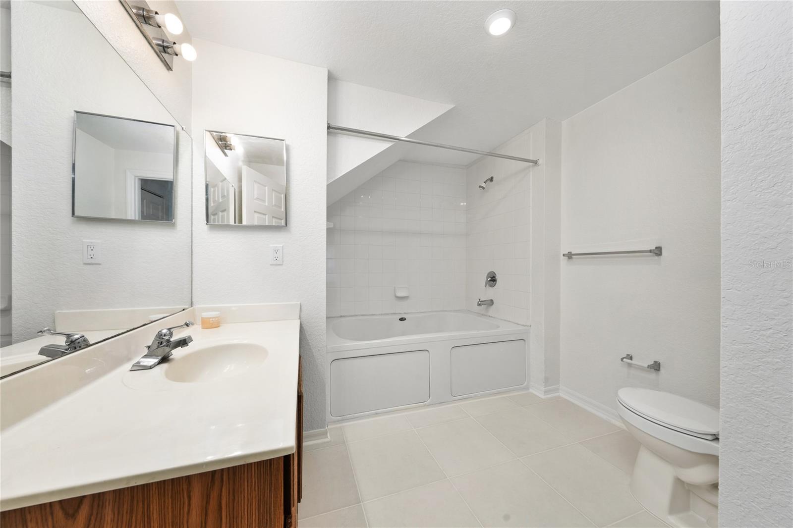 VILLAS AT SEVEN DWARFS LANE CONDO - Residential