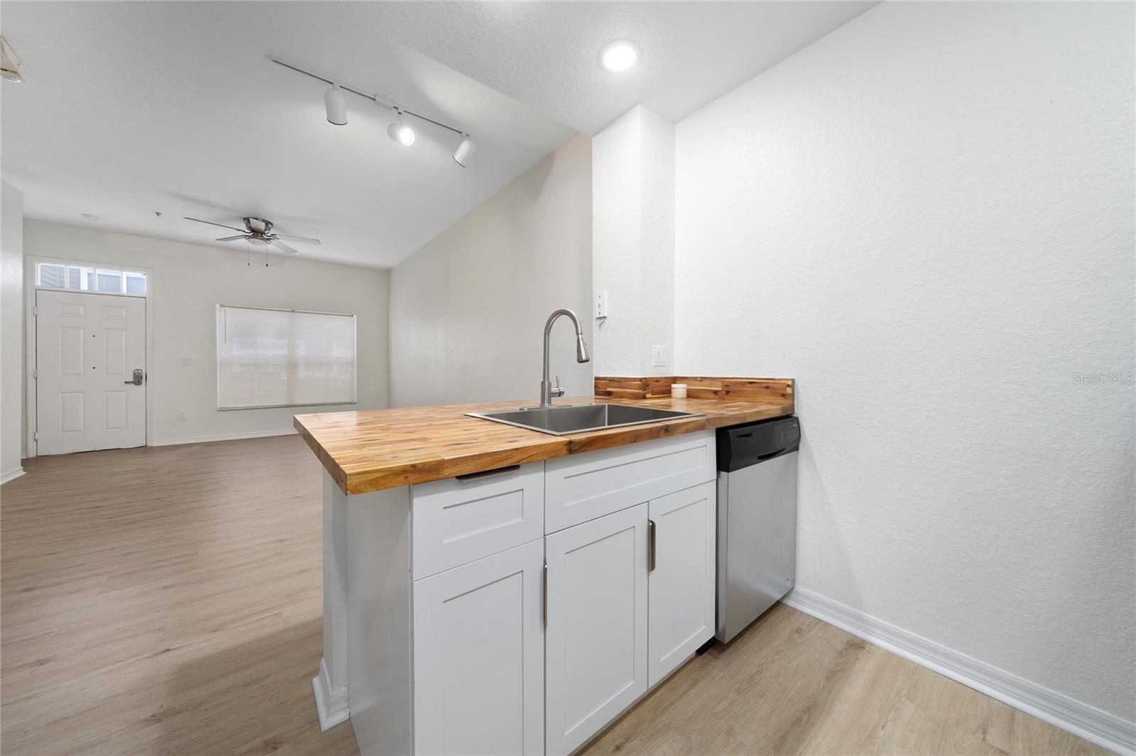 VILLAS AT SEVEN DWARFS LANE CONDO - Residential