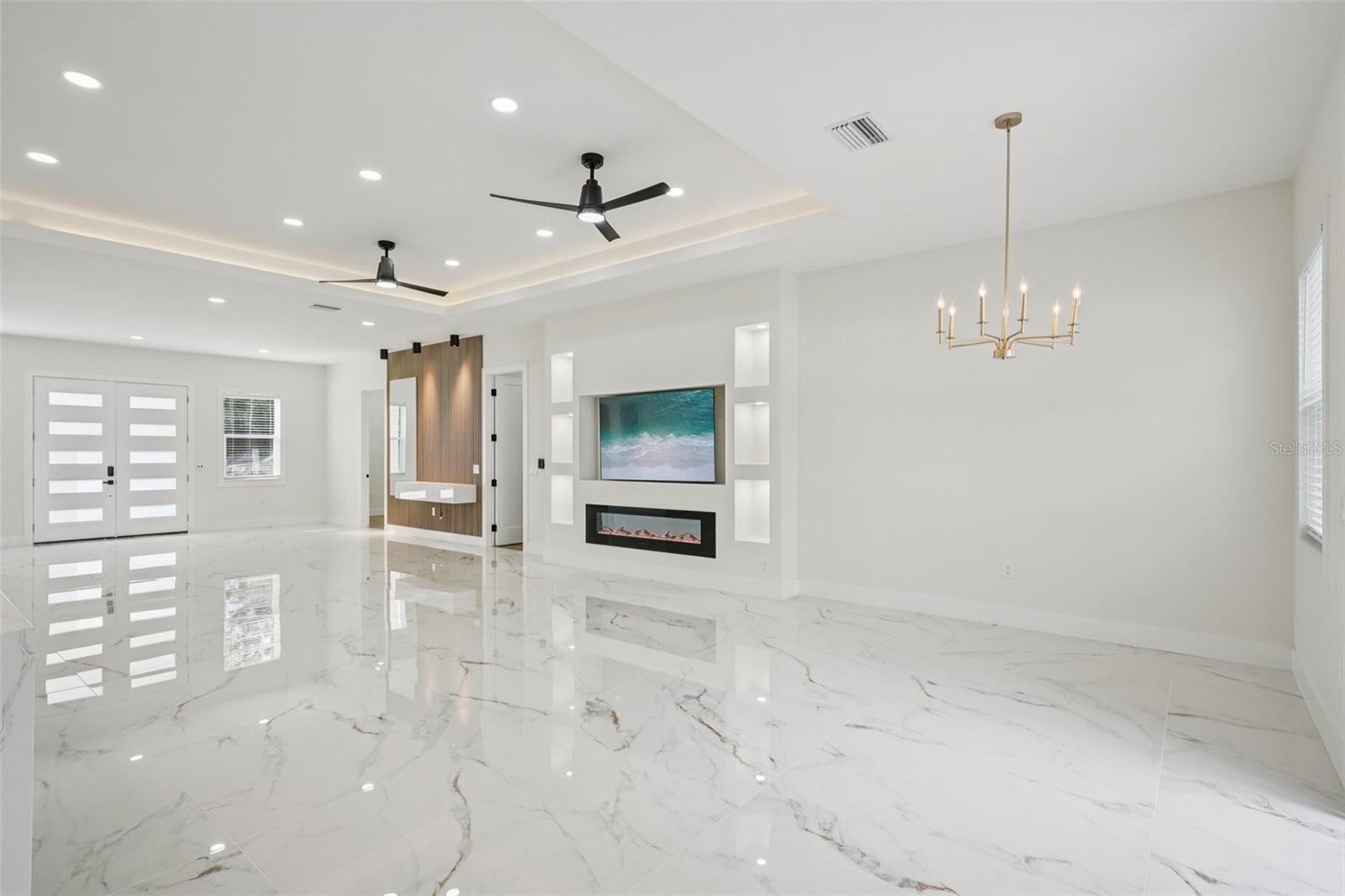 HIGHLAND MANOR - Residential