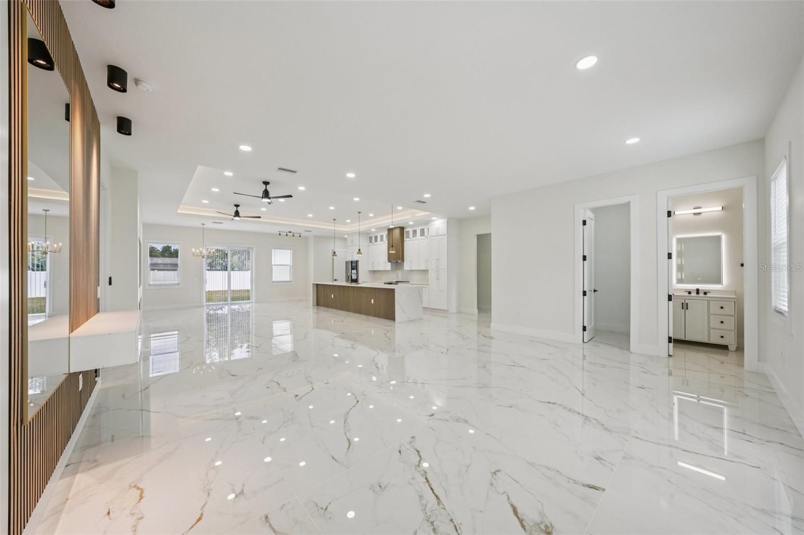 HIGHLAND MANOR - Residential