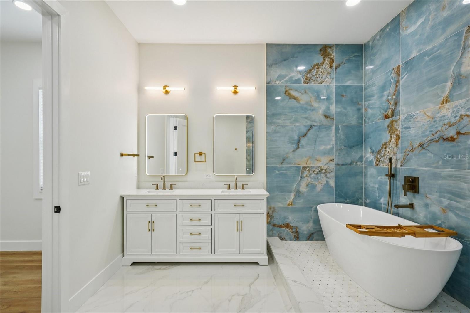 HIGHLAND MANOR - Residential