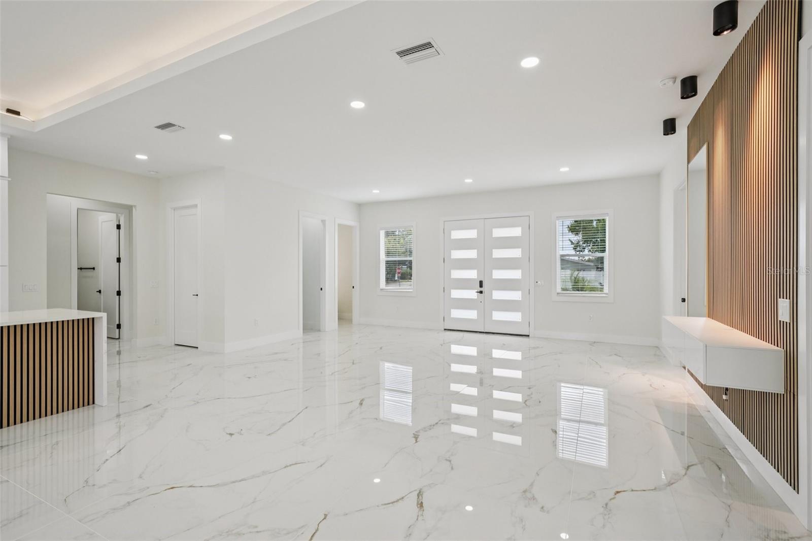 HIGHLAND MANOR - Residential