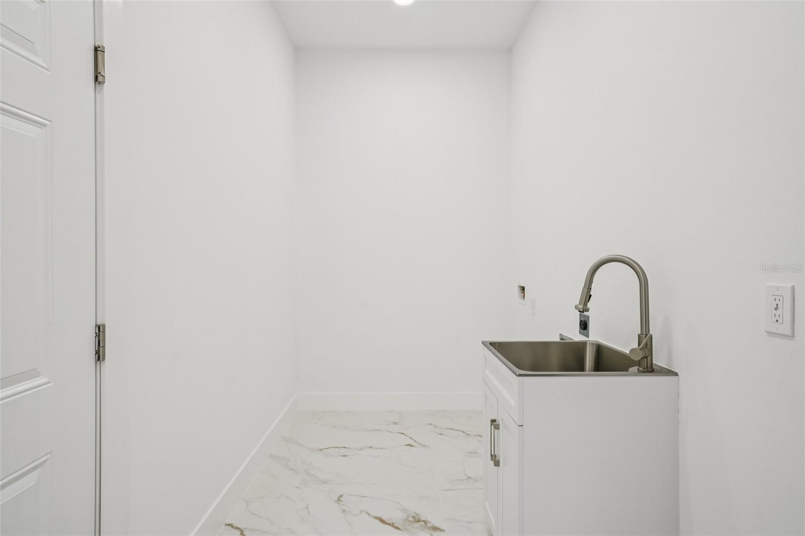 HIGHLAND MANOR - Residential