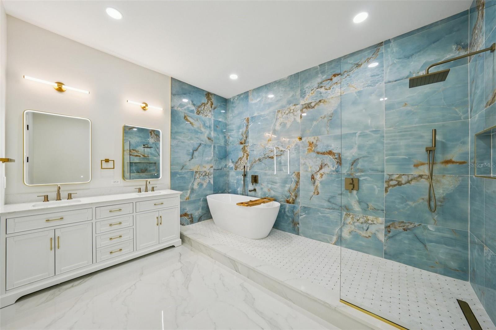 HIGHLAND MANOR - Residential