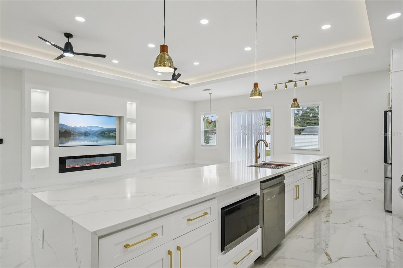 HIGHLAND MANOR - Residential