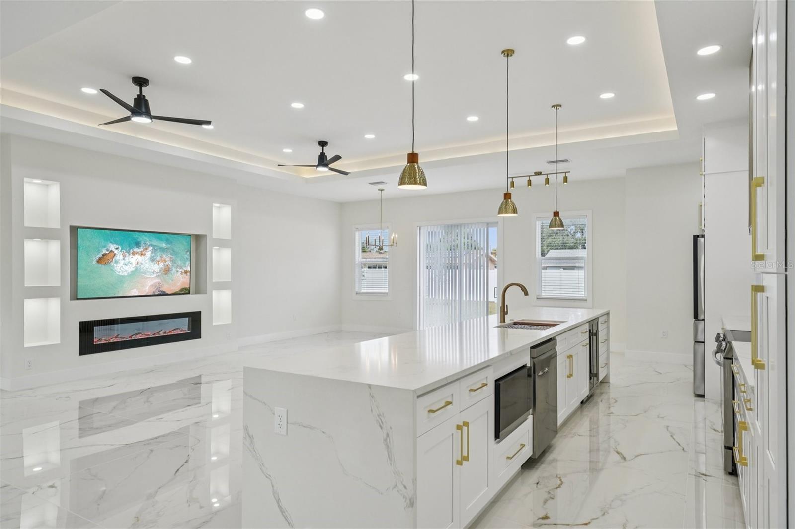 HIGHLAND MANOR - Residential