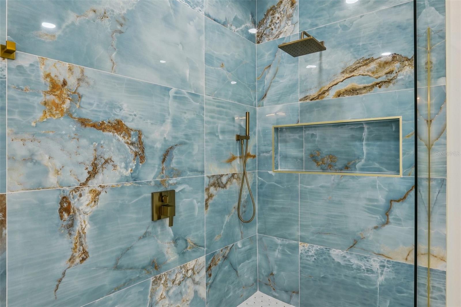 HIGHLAND MANOR - Residential